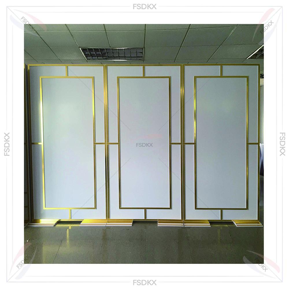 Wedding Supply Rentals - ฉากหลังงานปาร์ตี้สีทองเงา ฉากหลังหน้าต่างและประตู PVC พร้อมขาตั้งสำหรับให้เช่าตกแต่งงานปาร์ตี้