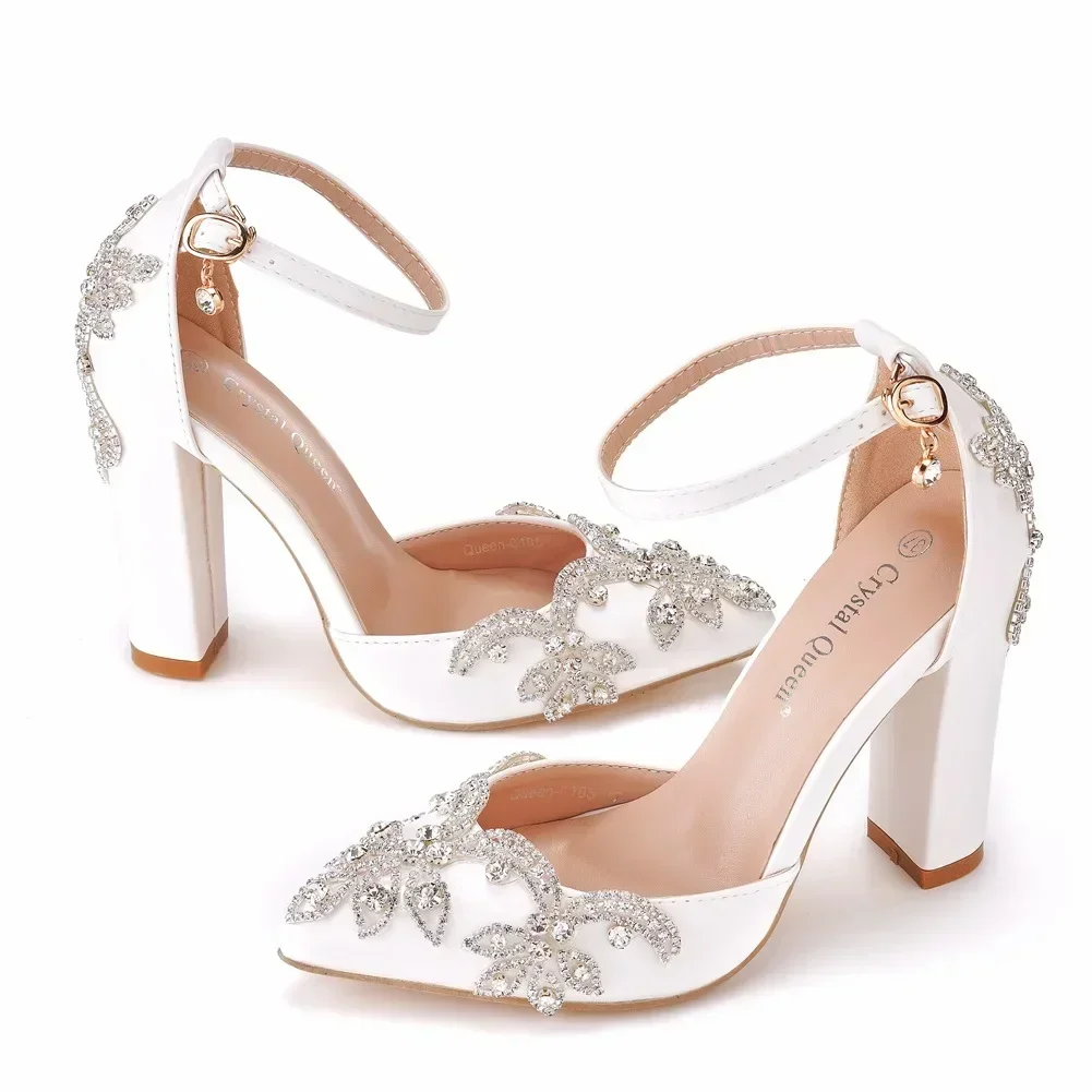 รองเท้าส้นหนาปลายแหลมไซส์ใหญ่  - Wedding Super บทวิจารณ์และราคา