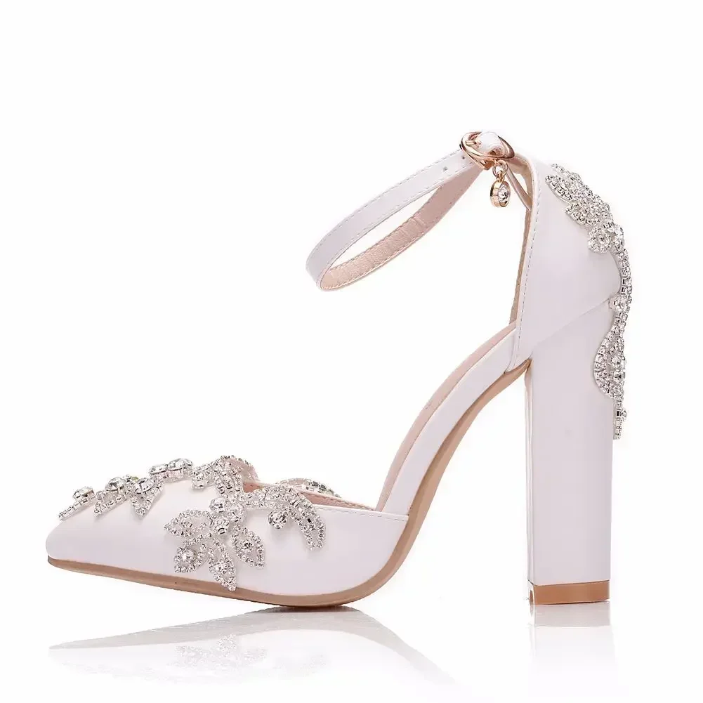 รองเท้าส้นหนาปลายแหลมไซส์ใหญ่  - Wedding Super บทวิจารณ์และราคา